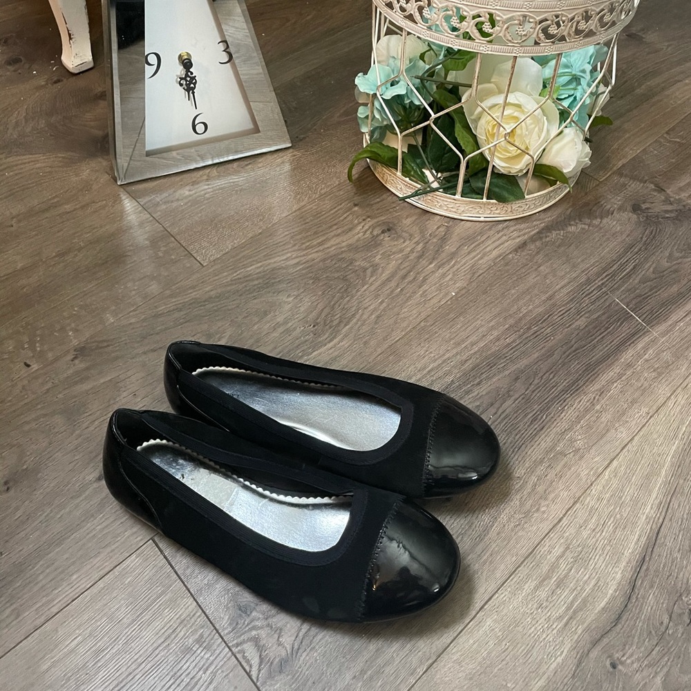 Cute black flats